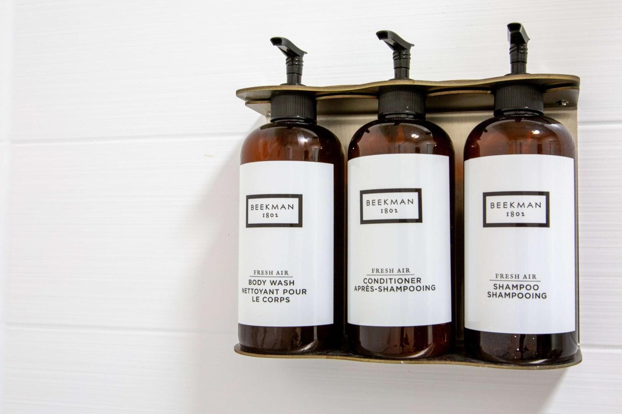 King Room with Roll-in Shower - Mobility Access/Non-Smoking,1498836148:JPEG