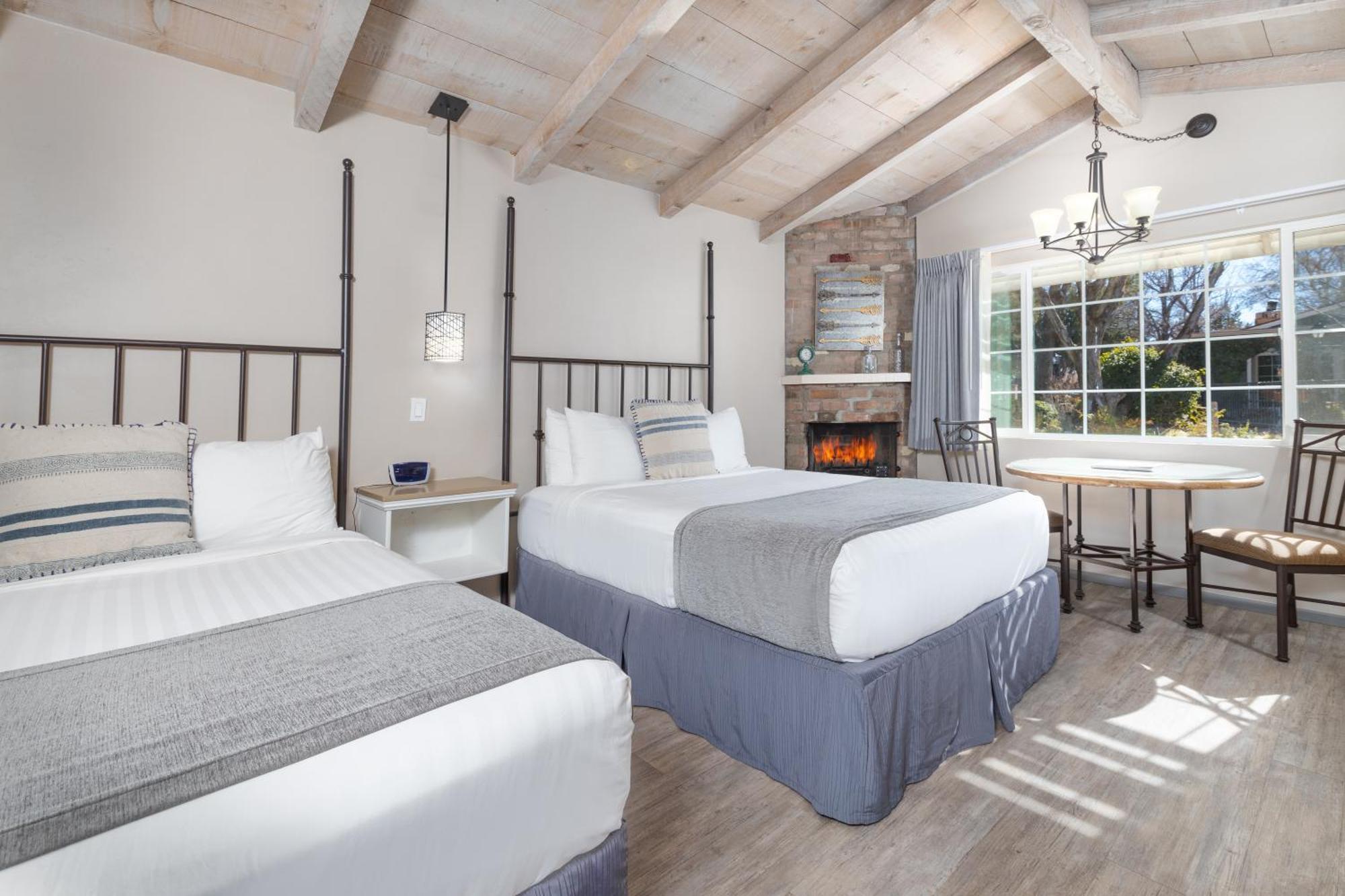 Deluxe Queen Room,1546456774:JPEG