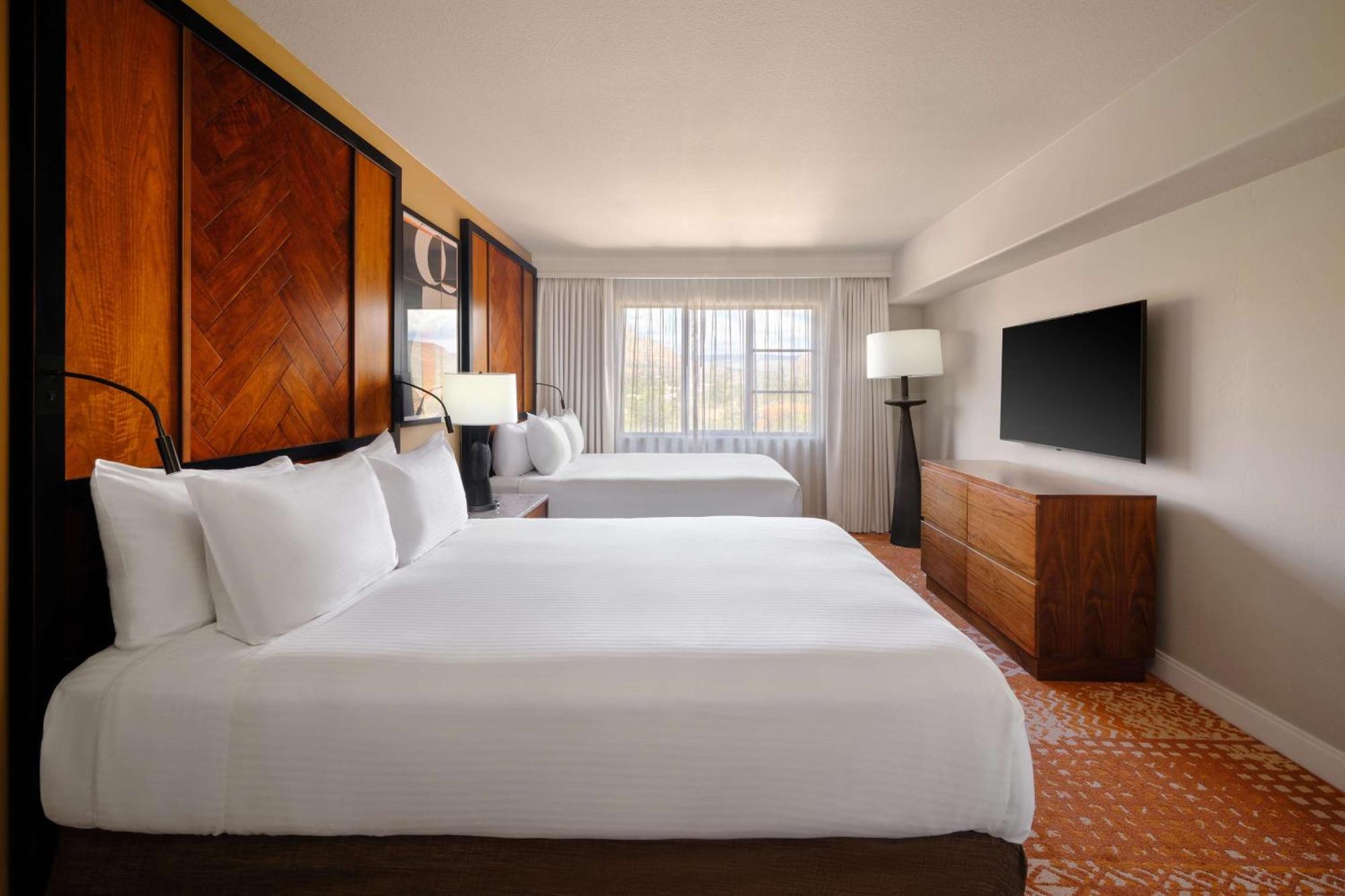 Double Queen Room with Balcony - Mountain View