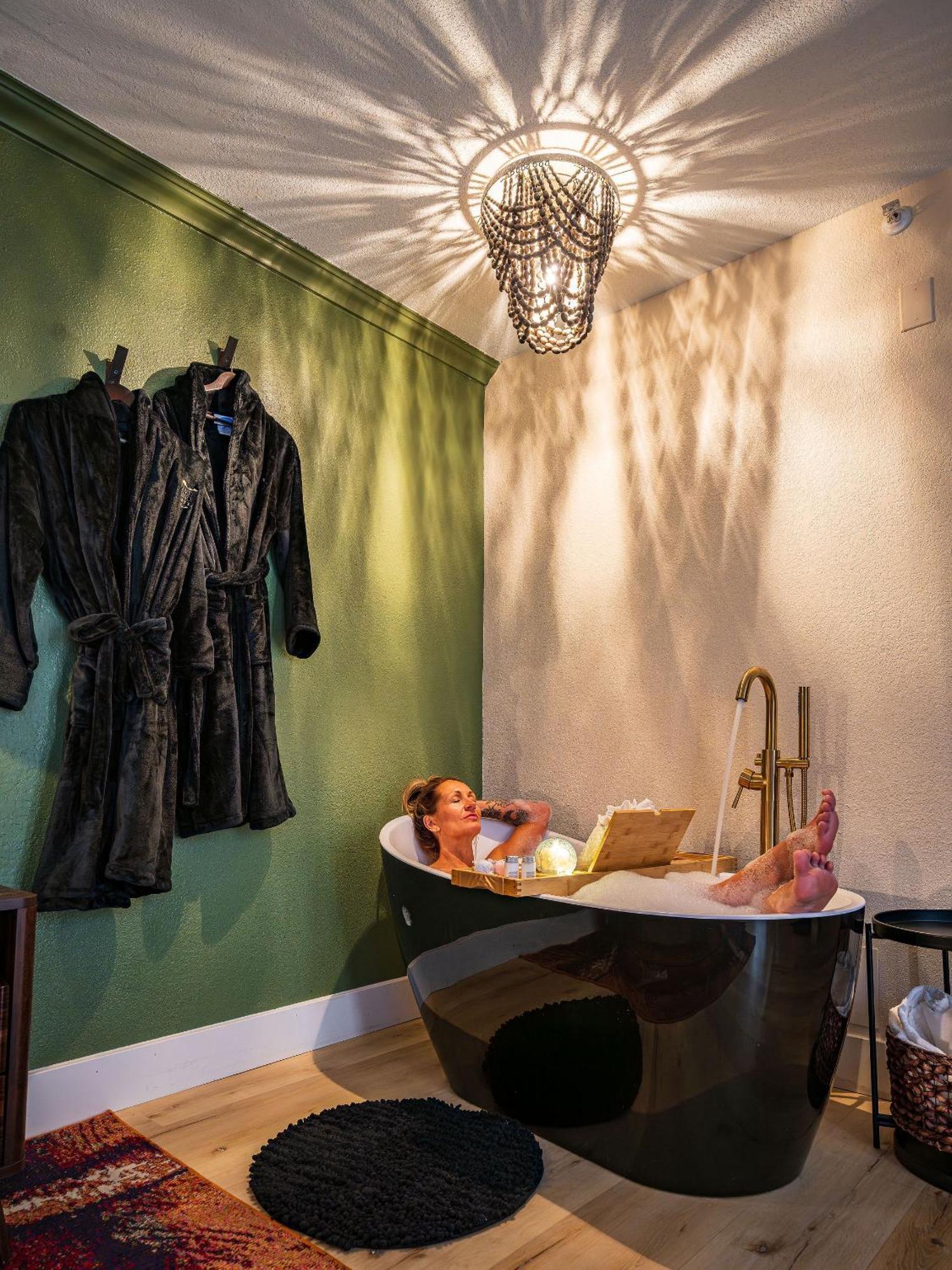 King Suite Soaking Tub Patio Non-Smoking